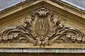 Armoiries de Longwy sur le fronton.