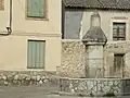 Fontaine dans rue Atajo.