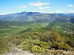 Vue vers le nord, à travers Fuilla, jusqu'au Mont Coronat.