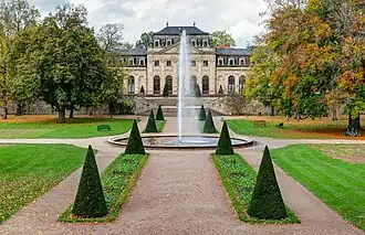 La grande fontaine de l'orangerie du Fuldaer Stadtschloss&nbsp;(de) à Fulda.