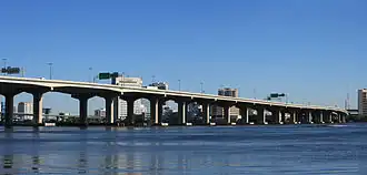 Vue du Fuller Warren Bridge en janvier 2010.