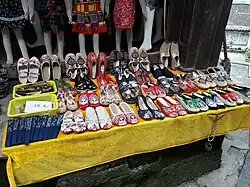 Chaussures brodées, Bourg de Furong