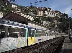 Train à l'arrêt.