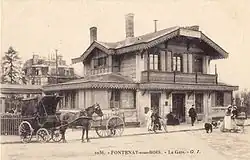 La gare de Fontenay-sous-Bois au début du XXe&nbsp;siècle, avec un fiacre à l'attente