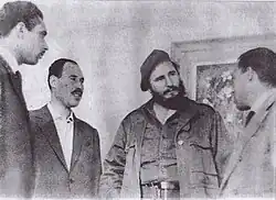 Quatre hommes dans une salle