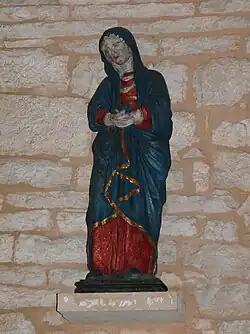 L'une des deux statues du chœur.