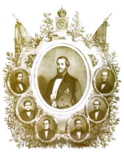 Une illustration avec un portrait ovale de l'empereur surmonté d'une couronne et de drapeaux et entouré de six plus petits portraits ovales