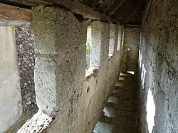 L'intérieur du chemin de ronde du château de Gageac à Gageac-et-Rouillac.