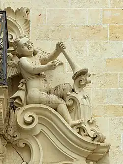 Sculpture d'un ange sur la façade du palais Bardoscia Lubelli Spoti (XVIIIe&nbsp;siècle)