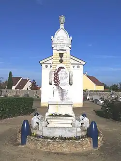 Le monument aux morts.