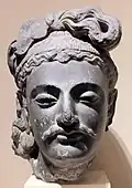 Tête d'un Bodhisattva, reproduisant les types princiers Kushan vus à Khalchayan. Musée de Philadelphie