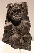 Visage de Vajrapani avec vajra et un moine. Gandhara IIe / Ve&nbsp;siècle. Asian art in the Indianapolis Museum of Art
