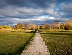 Même accès, autre côté.