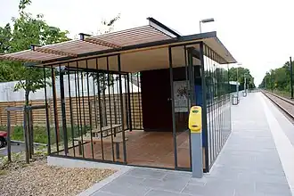 Abri, salle d'attente.