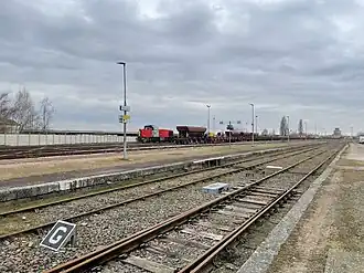 Les quais côté La Membrolle-sur-Choisille. Au fond, la base LGV.