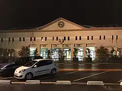 Gare de Marne-la-Vallée - Chessy, à 5&nbsp;km de la mairie.
