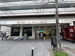 L'accès no&nbsp;1 « Place de la Louvière ».