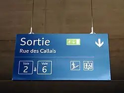 Panneau du souterrain d'accès aux quais.