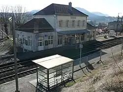 Vue de la gare, côté voies.