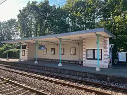 L'abri voyageurs du quai de la voie 1.