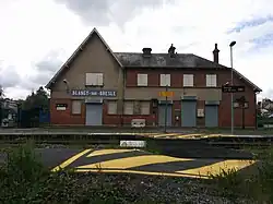 Façade côté voies en 2021.