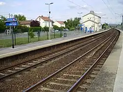 Vue générale depuis l'extrémité ouest du quai pour Paris en regardant vers Château-Thierry