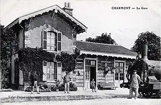 Charmont-sous-Barbuise. Gare en brique et en bois.