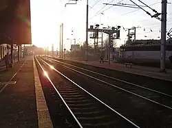 Quais et voies, peu avant le coucher du soleil.