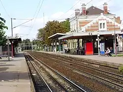 En 2011 vue du quai B en Direction de La Frette et Conflans-Saint-Honorine.