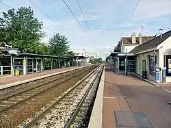Les quais en direction de Paris.