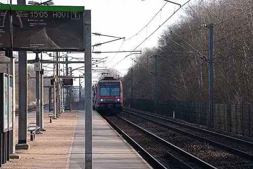 Rame Z 20500 du RER D arrivant en gare.