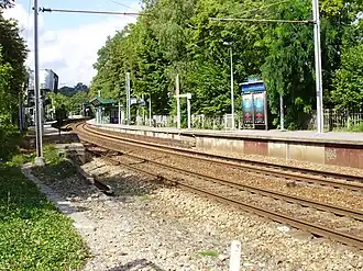 Les quais en direction de Saint-Nom-la-Bretèche.