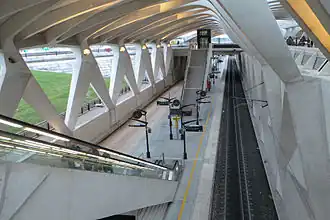Vue intérieure de la gare, avec l'emplacement pour une quatrième voie, côté Est.