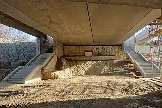 Escaliers menant à la ligne 124.