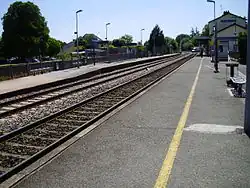Voies et quais en regardant vers Longueville.