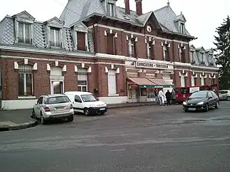 La gare de Péronne-Flamicourt, en 2012.Elle abrite un commerce local.