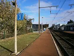 Quai et abri pour les voyageurs.