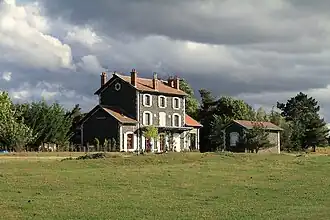 Vue de la gare de Pradelles reconvertie en terminus du vélo-rail en 2011.