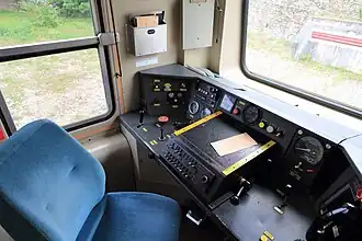 Poste de conduite d'un X 2100 à Quiberon.