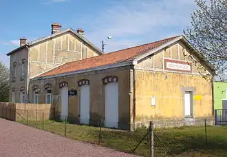 Ancien bâtiment voyageurs.