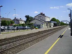 Bâtiment voyageurs, voies et quais.