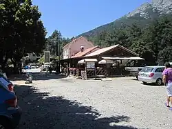 Café restaurant, Zone de bivouac à la gare de Vizzavona (910&nbsp;m).
