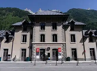 Le bâtiment voyageurs.