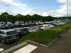 Parking en contrebas de la gare.