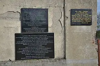 Plaques commémoratives de la gare.