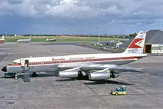 Convair 990 de Garuda sur l'aéroport d'Amsterdam-Schiphol en 1965.