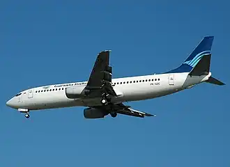 PK-GZC, le Boeing 737-400 de Garuda Indonesia impliqué, photographié à Singapour en janvier 2005, deux ans avant l'accident.