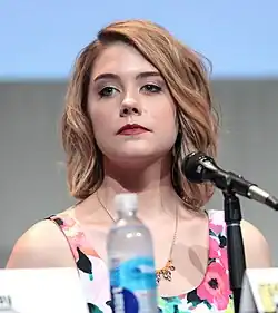 Gatlin Green&nbsp;(en) interprète Emily Duval.