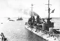 Le Gaulois à Toulon en 1914 peu avant le déclenchement du conflit. C’est déjà un bâtiment obsolète, déclassé par les types dreadnought.