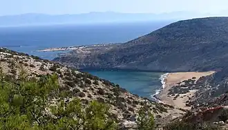 Plage sur l'île de Gávdos. En arrière-plan, la Crète.